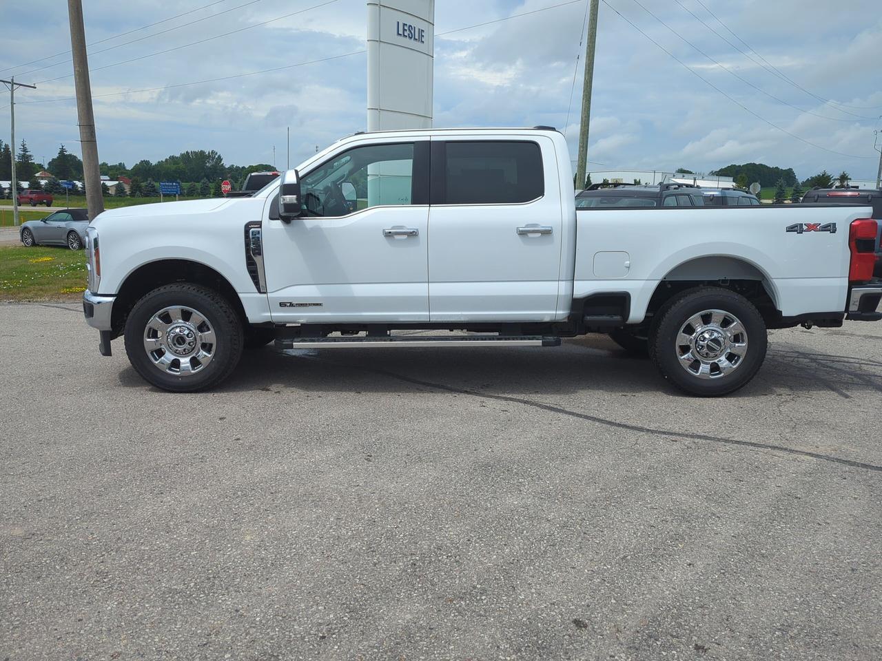 2026 Ford F-350 Lariat Crew Cab 4x4 Photo2