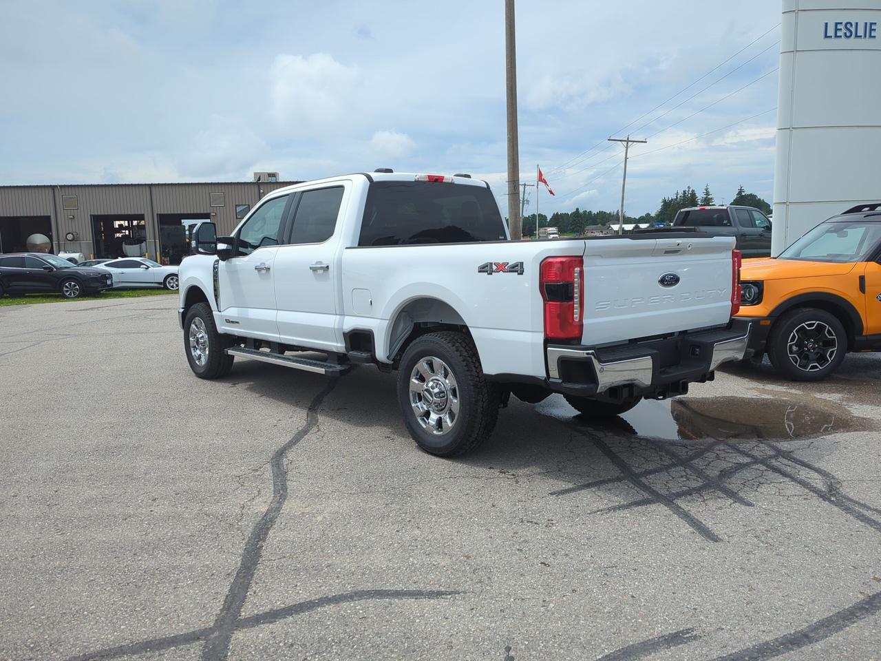 2026 Ford F-350 Lariat Crew Cab 4x4 Photo3