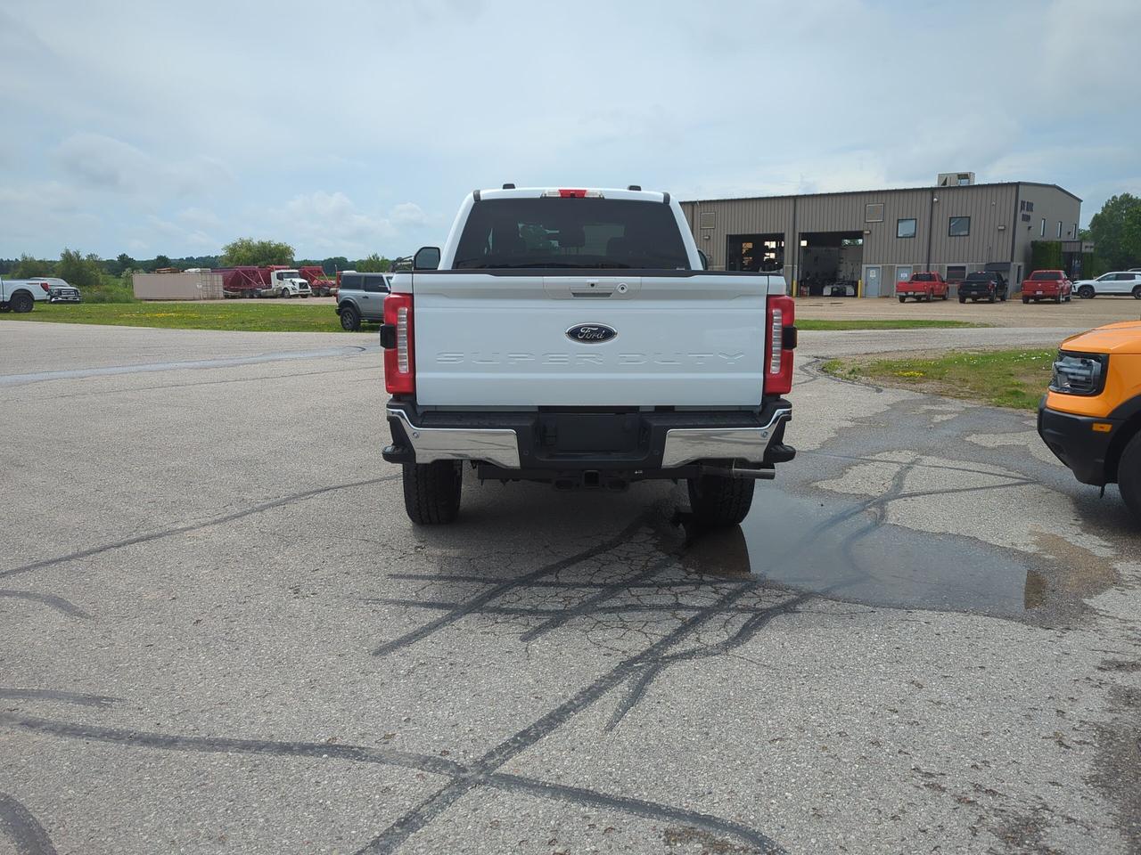 2026 Ford F-350 Lariat Crew Cab 4x4 Photo4