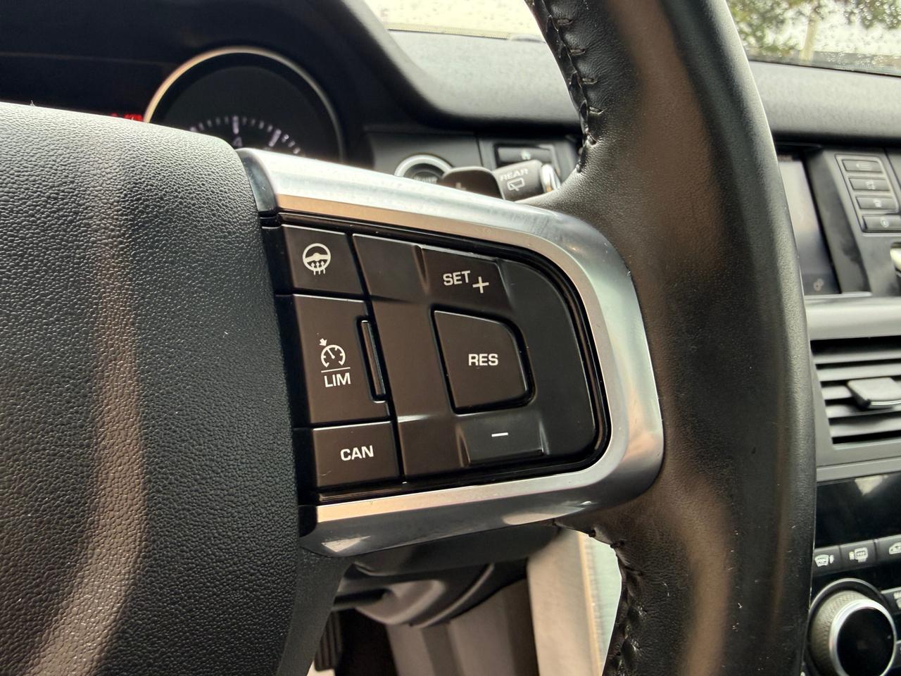 2016 Land Rover Discovery Sport HSE Luxury Photo