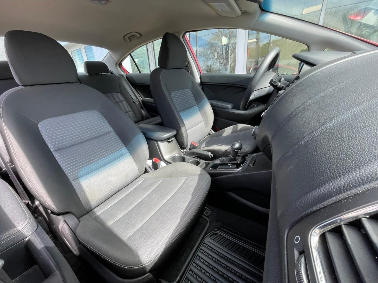 2017 Kia Forte 4dr Sdn Auto LX Photo