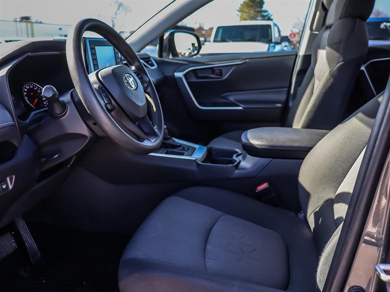 2020 Toyota RAV4 LE FWD Photo