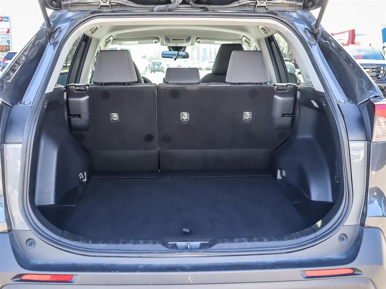2020 Toyota RAV4 LE FWD Photo