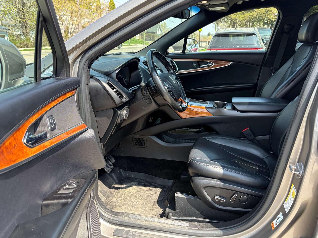2017 Lincoln MKX AWD 4DR RESERVE Photo