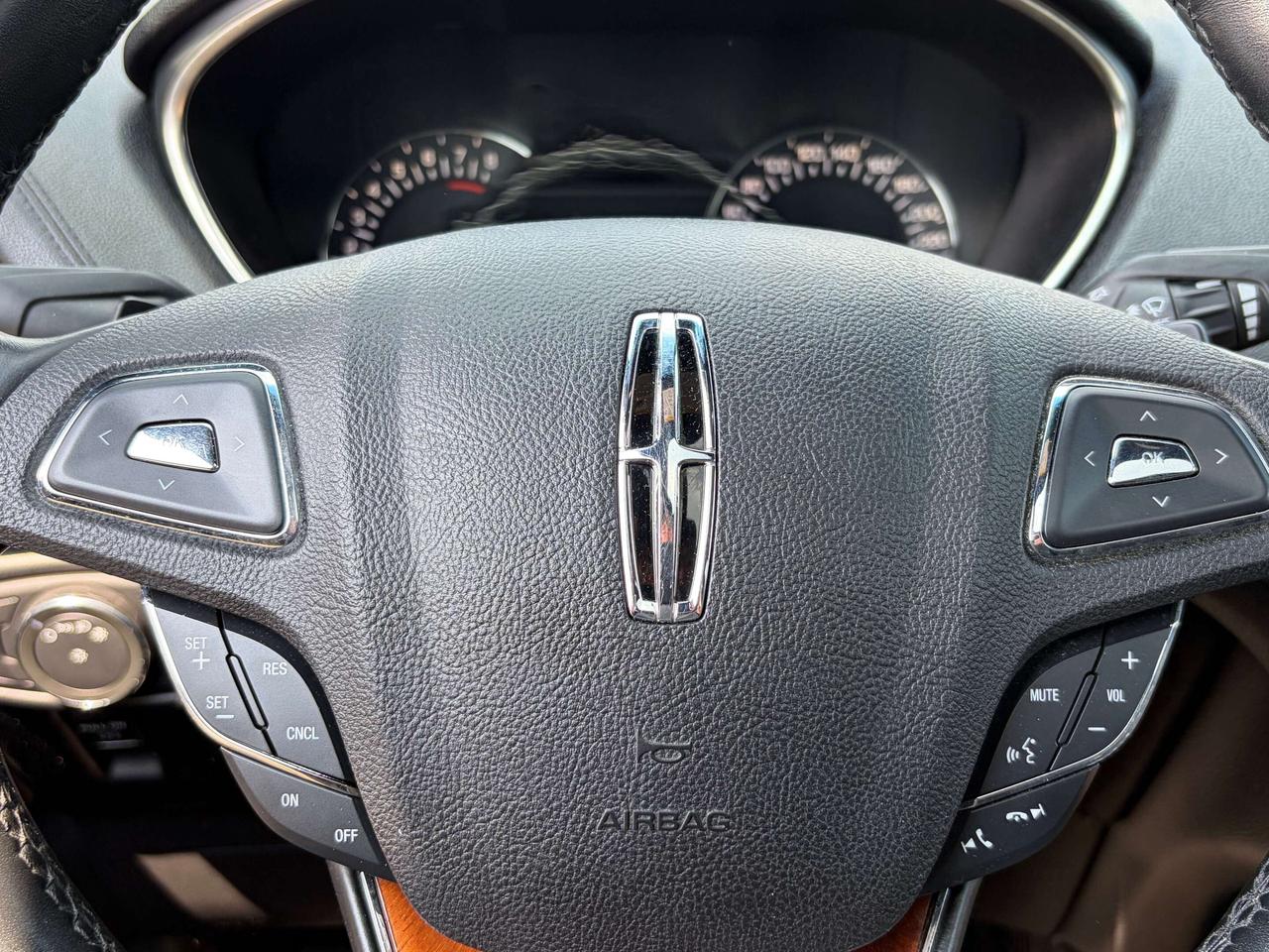 2017 Lincoln MKX AWD 4DR RESERVE Photo