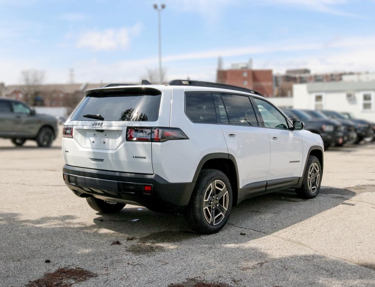 2026 Jeep Cherokee LAREDO 4x4 Photo4