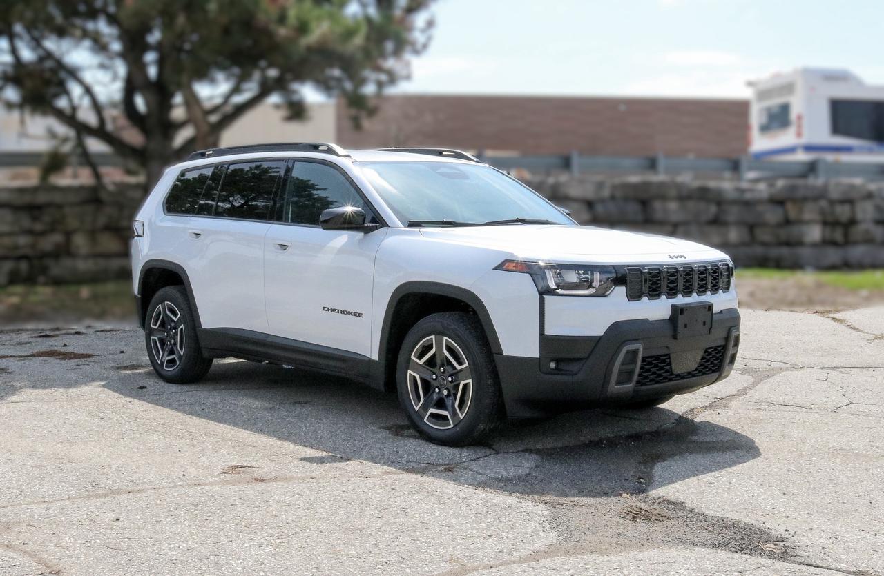 2026 Jeep Cherokee LAREDO 4x4 Photo2