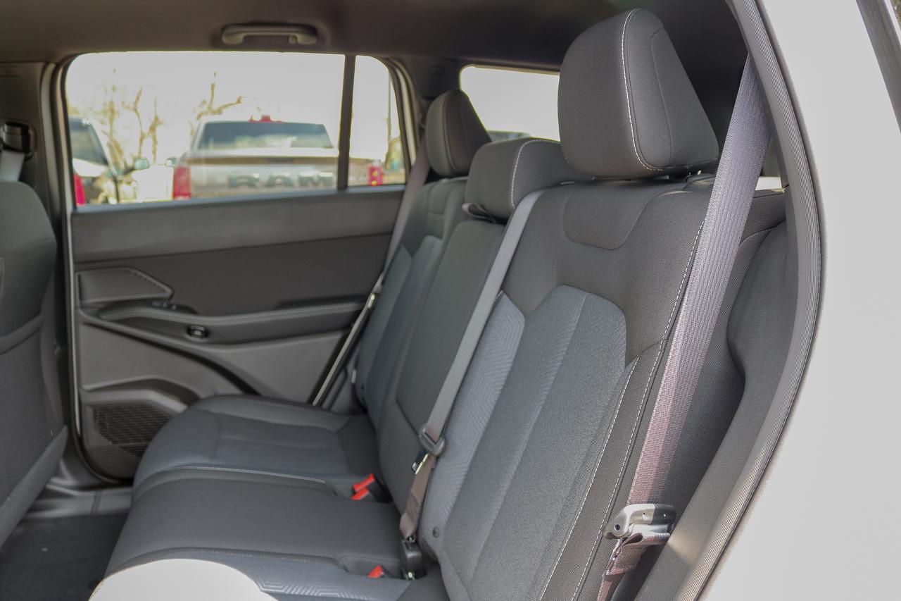 2026 Jeep Cherokee LAREDO 4x4 Photo