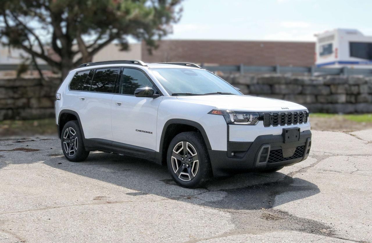 2026 Jeep Cherokee LAREDO 4x4 Photo2