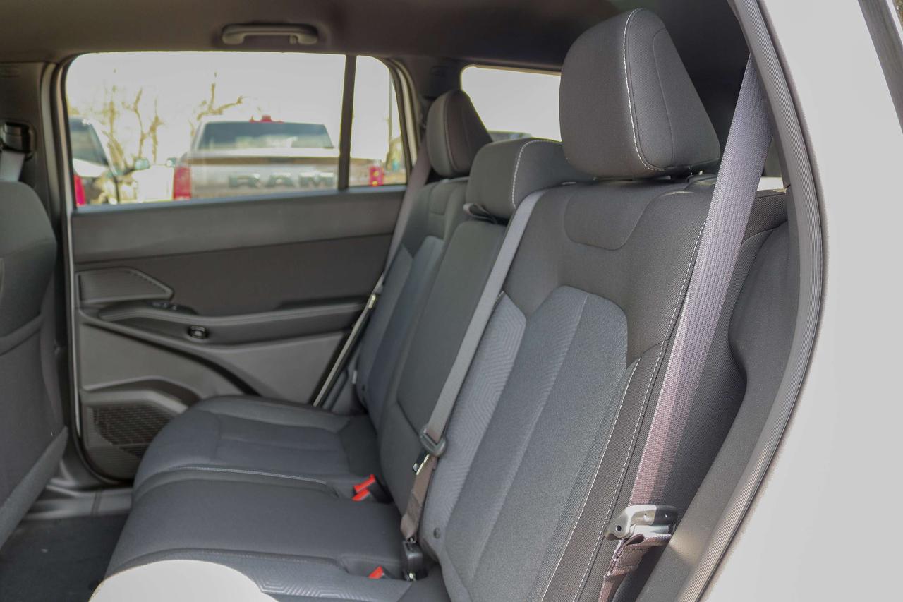 2026 Jeep Cherokee LAREDO 4x4 Photo