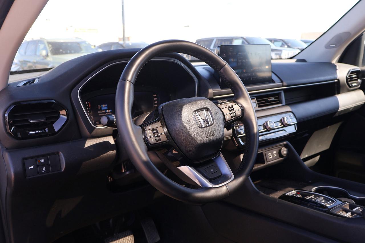 2023 Honda Pilot Touring | | Power Liftgate | Photo
