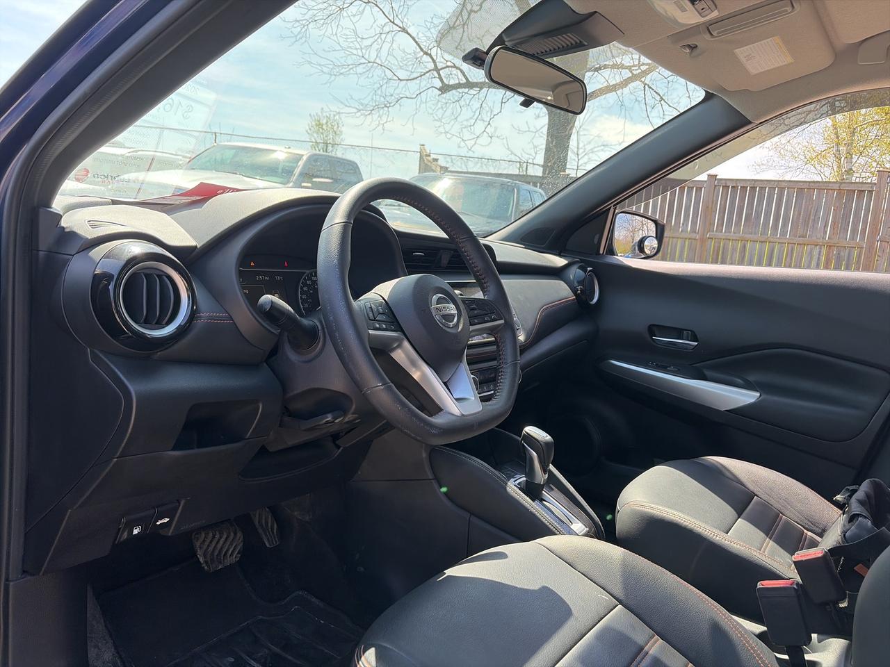 2021 Nissan Kicks SR, CLEAN CARFAX, HEATED LEATHER, LOW MILEAGE! Photo