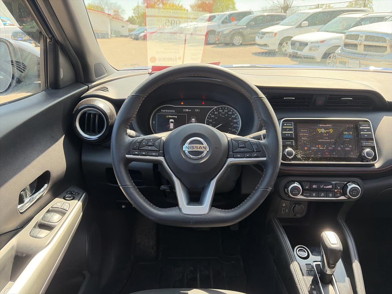 2021 Nissan Kicks SR, CLEAN CARFAX, HEATED LEATHER, LOW MILEAGE! Photo