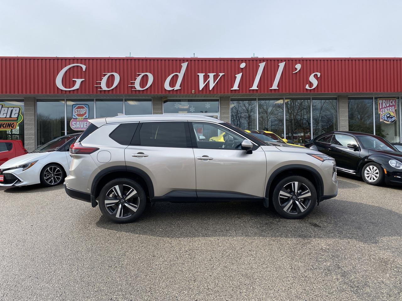 2025 Nissan Rogue SL, CLEAN CARFAX, SUNROOF, REMOTE START, NAV! - Photo #1