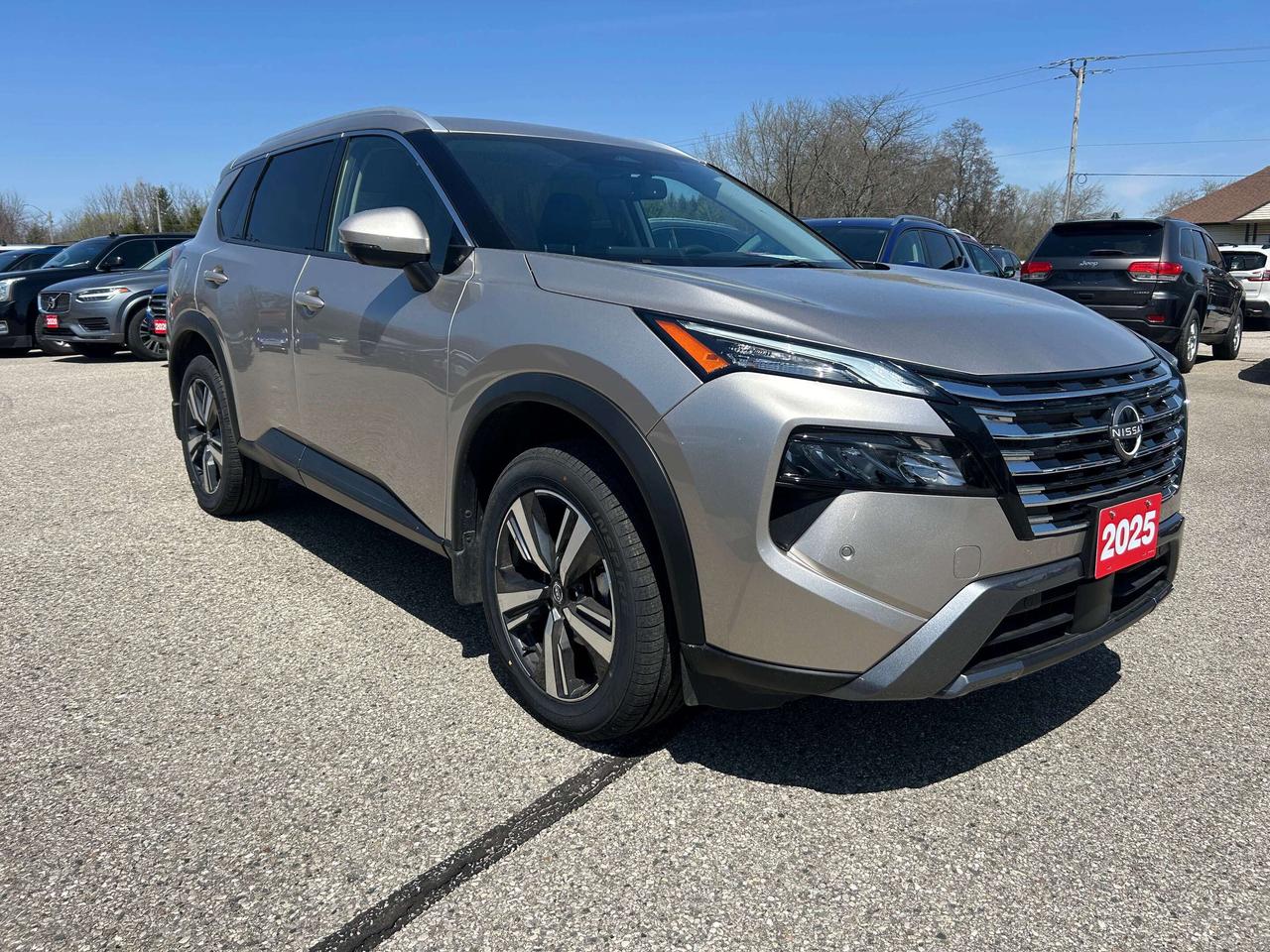 2025 Nissan Rogue SL, CLEAN CARFAX, SUNROOF, REMOTE START, NAV! Photo