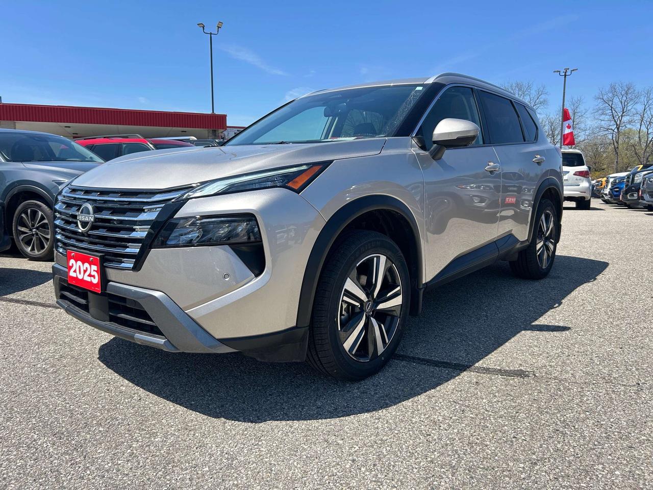 2025 Nissan Rogue SL, CLEAN CARFAX, SUNROOF, REMOTE START, NAV! Photo