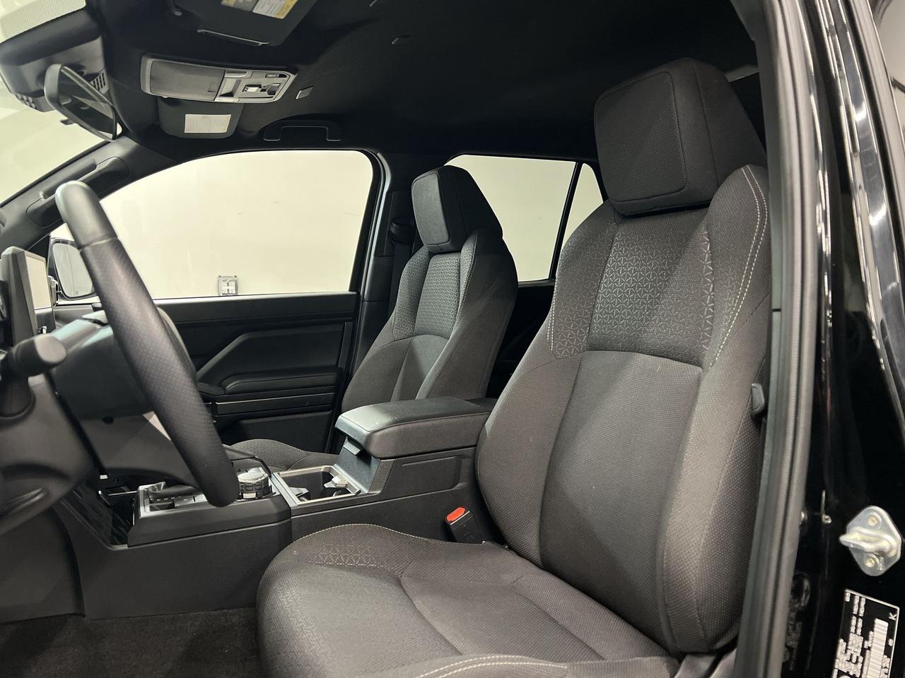 2025 Toyota 4Runner 4X4 |7-PASS |HTD SEATS | CARPLAY |ALLOYS | TOW PKG Photo