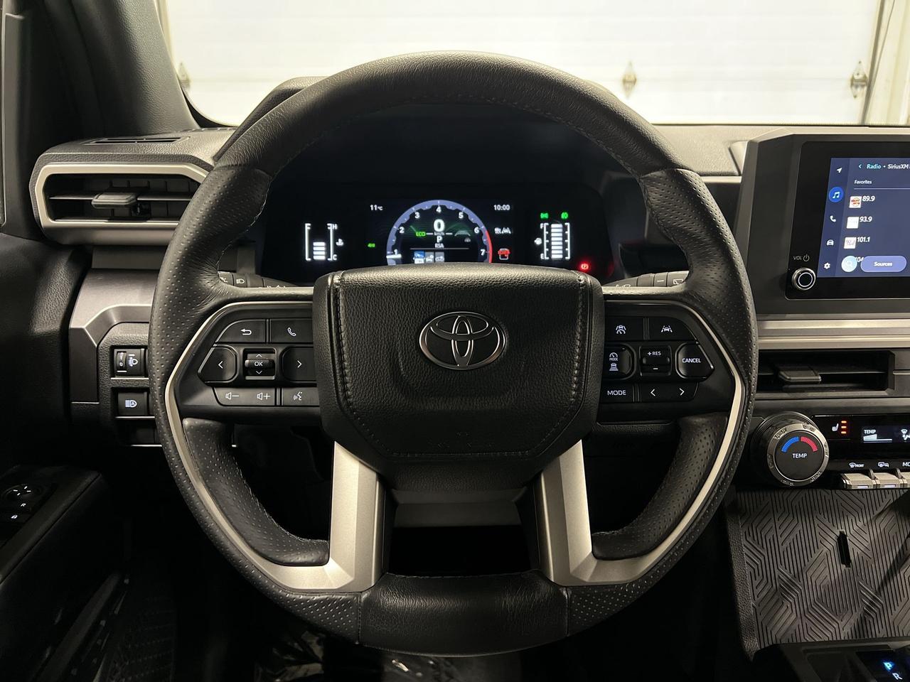 2025 Toyota 4Runner 4X4 |7-PASS |HTD SEATS | CARPLAY |ALLOYS | TOW PKG Photo