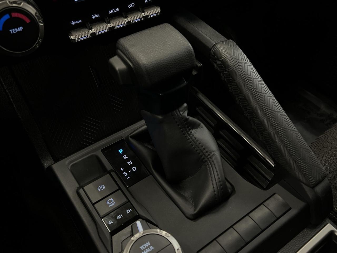 2025 Toyota 4Runner 4X4 |7-PASS |HTD SEATS | CARPLAY |ALLOYS | TOW PKG Photo