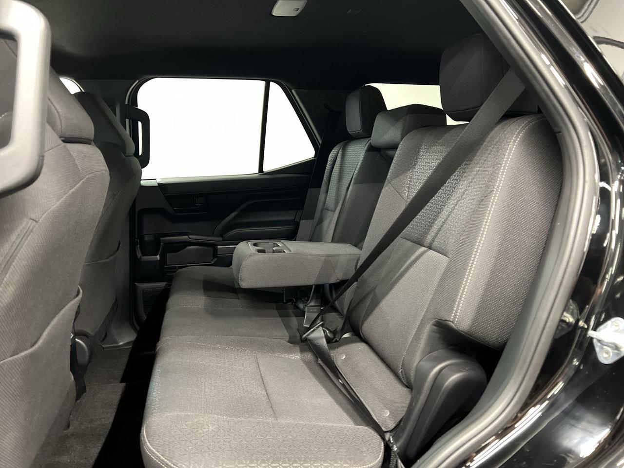 2025 Toyota 4Runner 4X4 |7-PASS |HTD SEATS | CARPLAY |ALLOYS | TOW PKG Photo