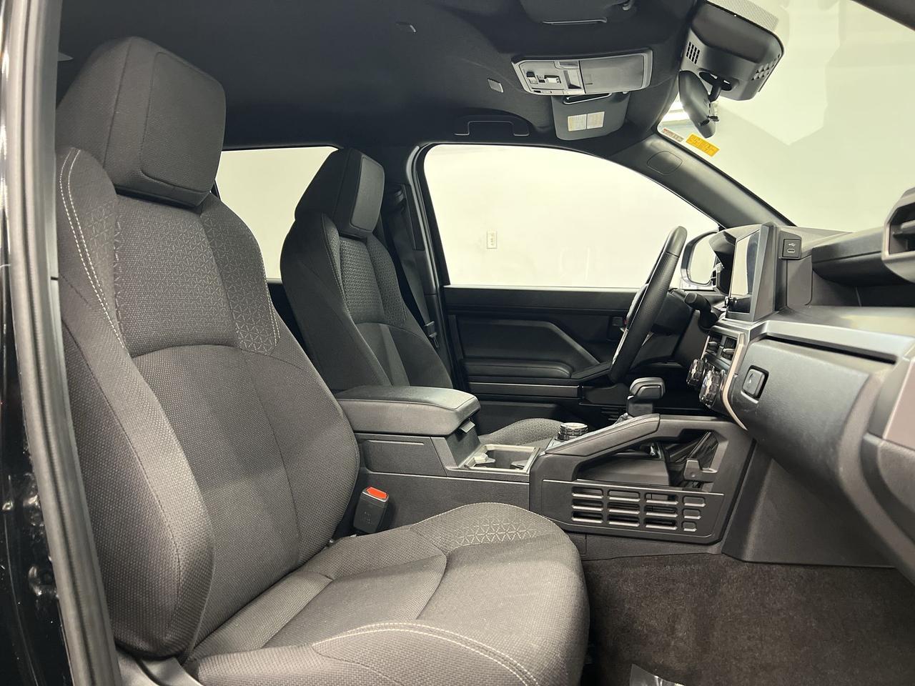 2025 Toyota 4Runner 4X4 |7-PASS |HTD SEATS | CARPLAY |ALLOYS | TOW PKG Photo