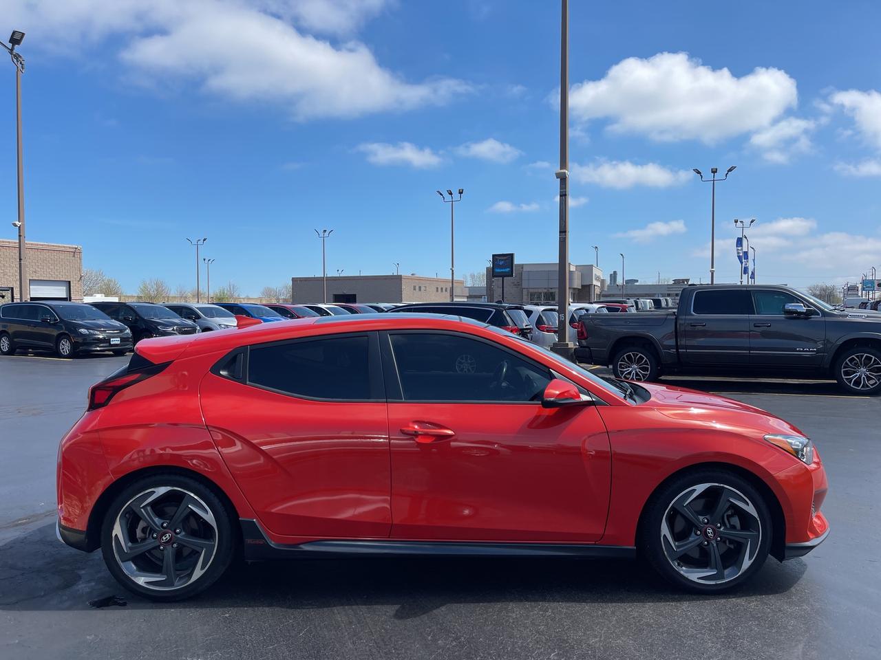 2020 Hyundai Veloster SUNROOF / LEATHER / BLUETOOTH Photo