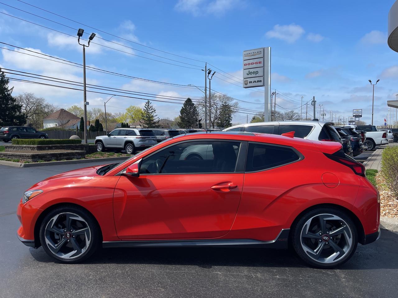 2020 Hyundai Veloster SUNROOF / LEATHER / BLUETOOTH Photo