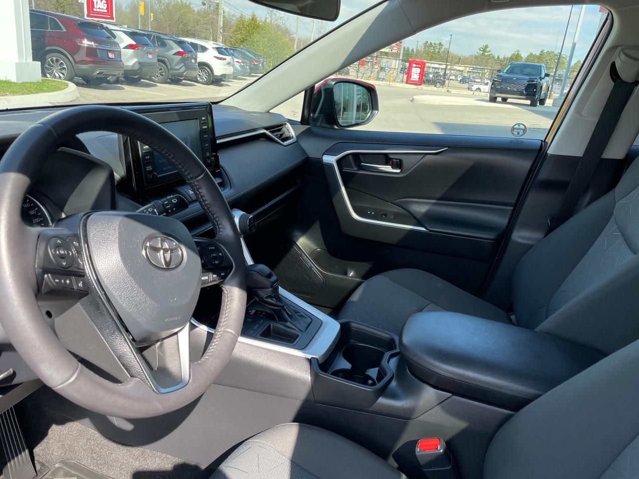 2021 Toyota RAV4 XLE Photo3