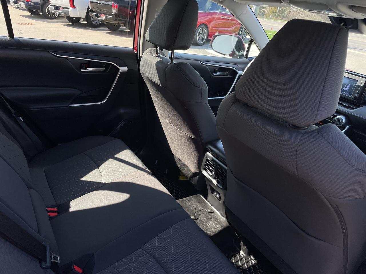 2021 Toyota RAV4 XLE Photo