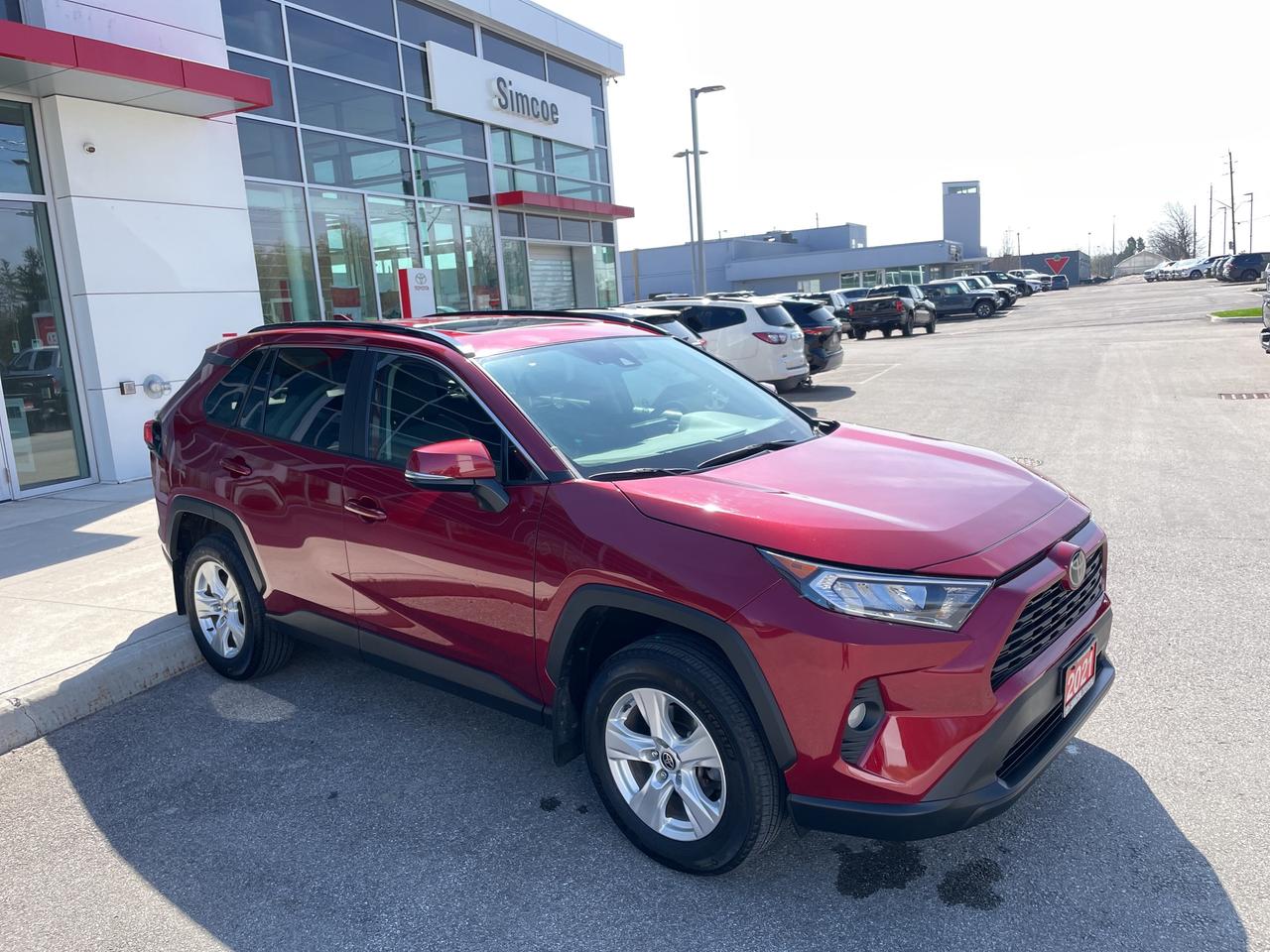2021 Toyota RAV4 XLE Photo