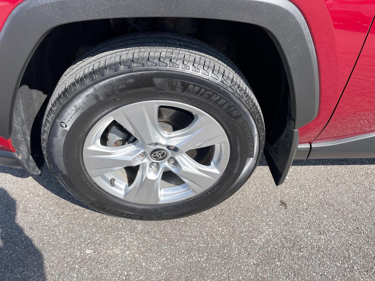 2021 Toyota RAV4 XLE Photo