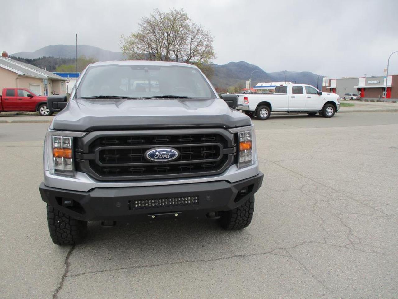 2022 Ford F-150 XLT 302A 4X4 - Photo #2