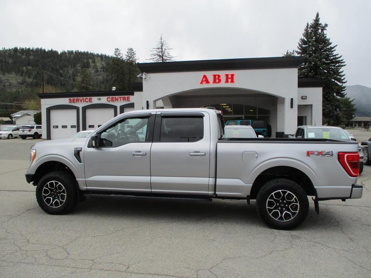 2022 Ford F-150 XLT 302A 4X4 - Photo #3