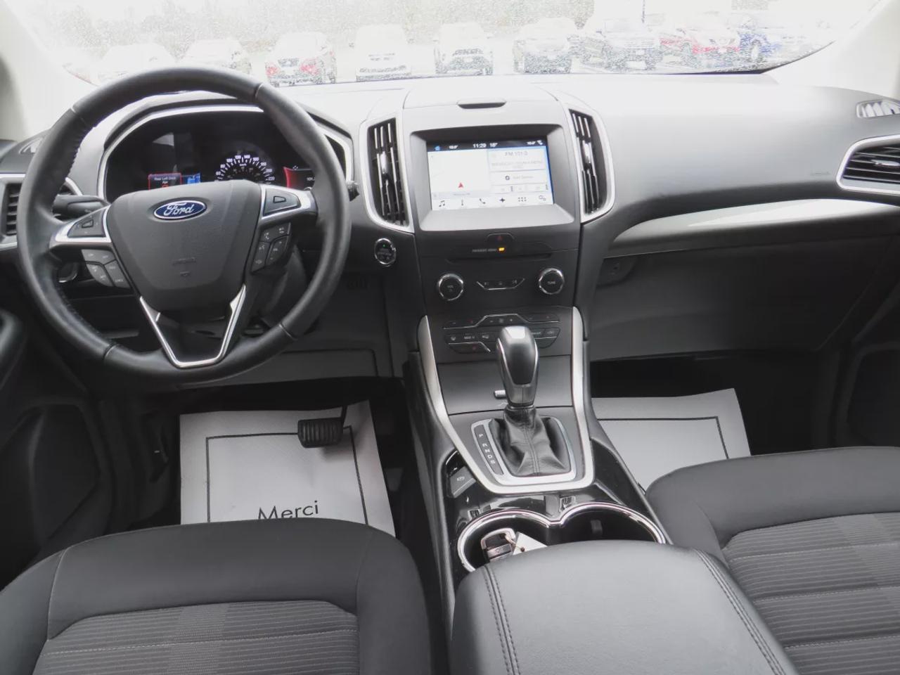 2017 Ford Edge SEL | Rare | LOW KM!! | Clean Title No Accidents | Navigation | Reverse Camera | Digital Touchscreen | Heated Seats | Photo4