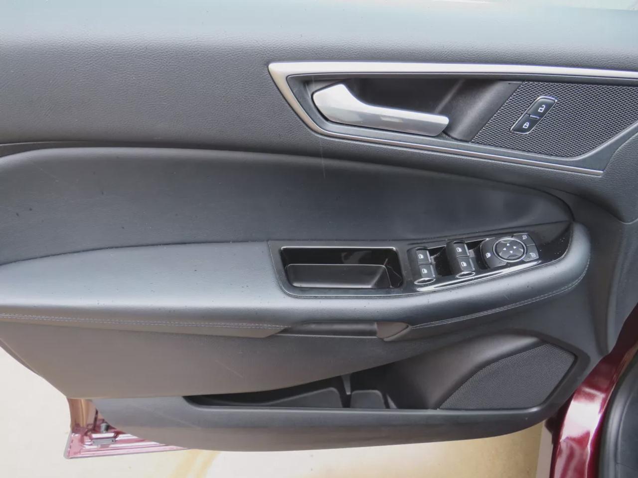 2017 Ford Edge SEL | Rare | LOW KM!! | Clean Title No Accidents | Navigation | Reverse Camera | Digital Touchscreen | Heated Seats | Photo