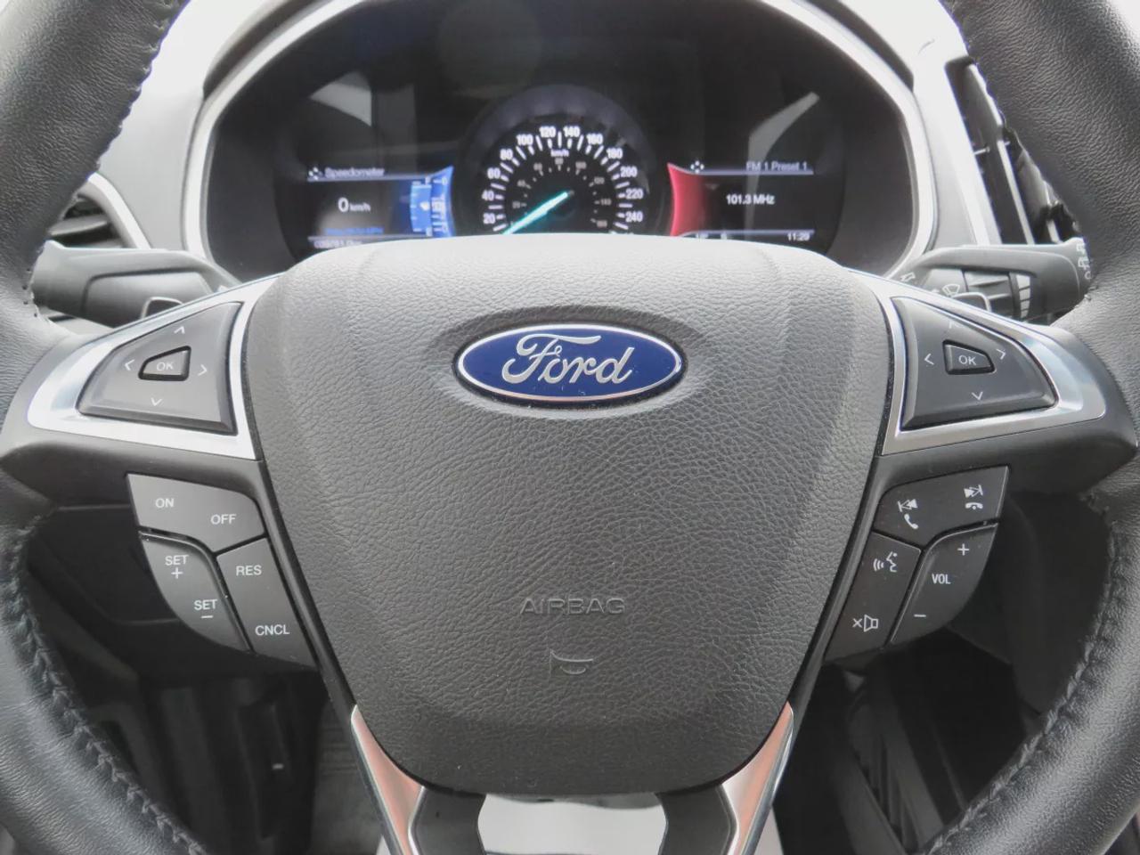 2017 Ford Edge SEL | Rare | LOW KM!! | Clean Title No Accidents | Navigation | Reverse Camera | Digital Touchscreen | Heated Seats | Photo