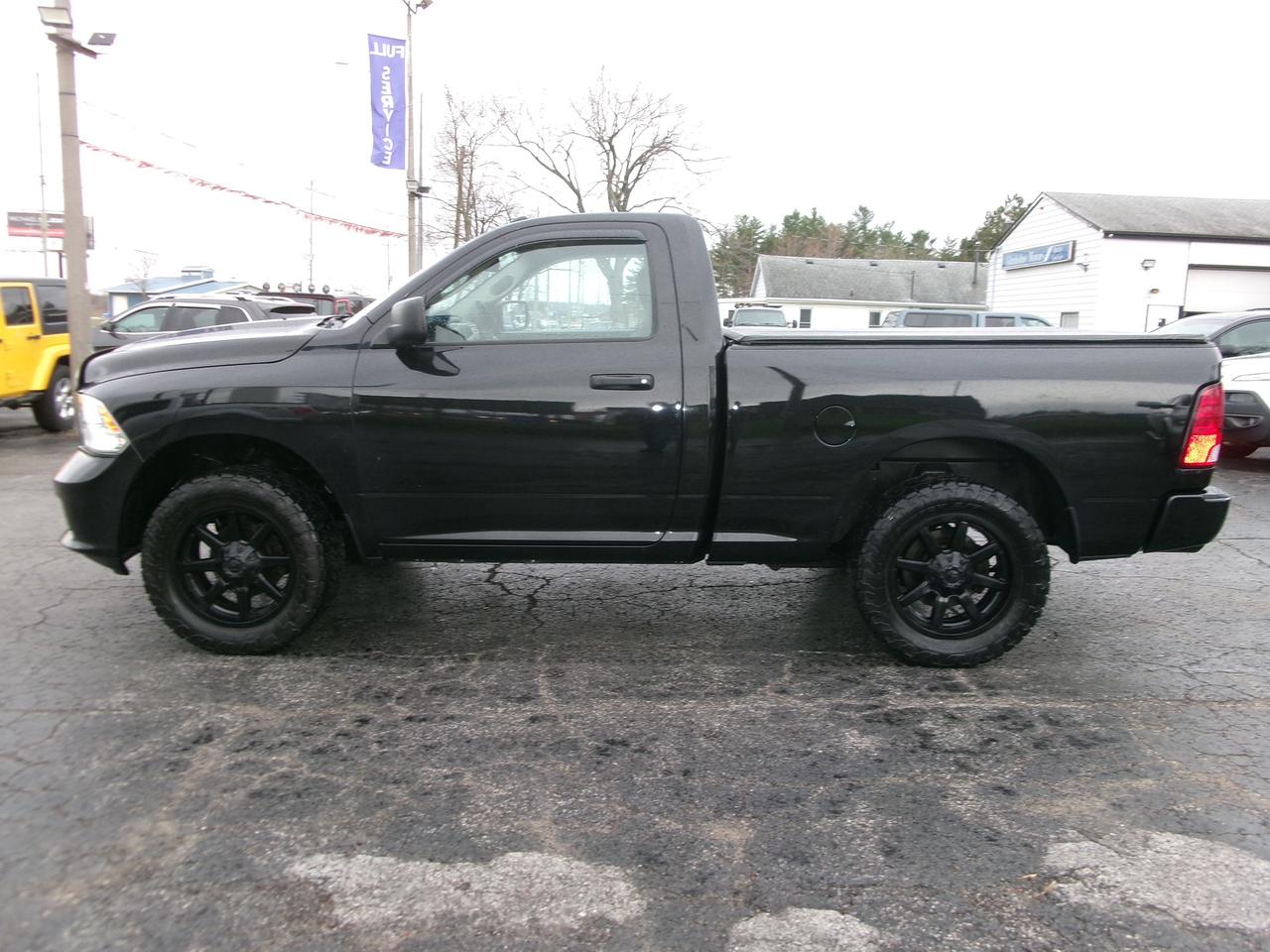 <p>Come and take a look at this hard-to-find regular cab 4x4, its NICE NICE NICE. Has the Hemi 5.7 V8. The truck runs and looks great. It comes certified and with a Lubrico 6 month/6,000 km warranty (more available) for only $18,500. plus, tax and transfer. Call Glenholme Motors at 905-892-2046.</p>