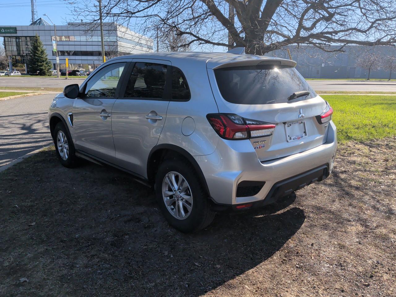 2024 Mitsubishi RVR SE Photo2
