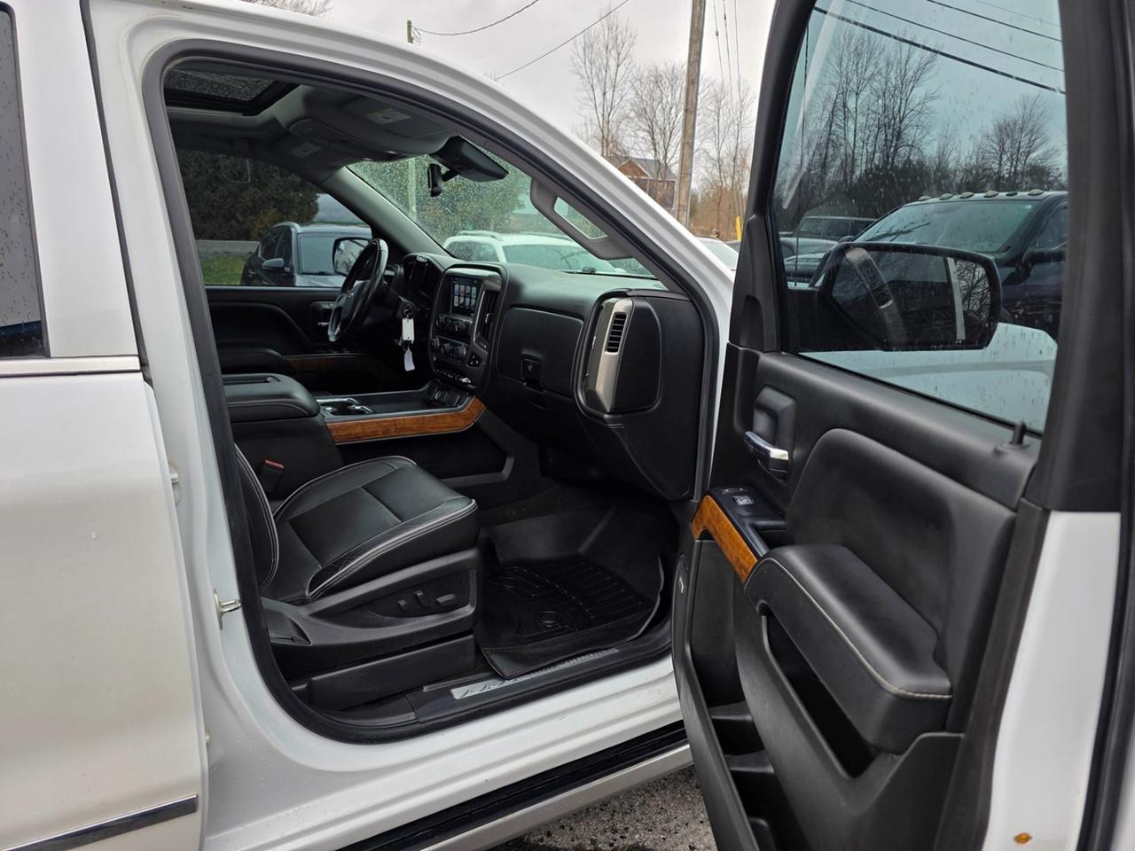 2018 Chevrolet Silverado 1500 High Country Short Box Photo