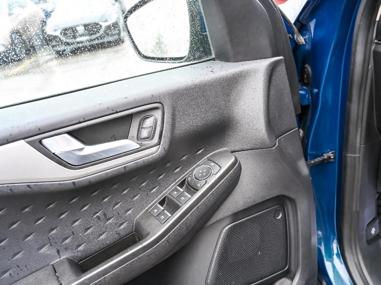 2020 Ford Escape SE Photo