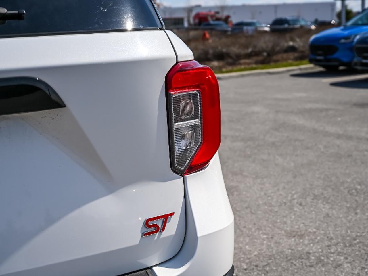 2023 Ford Explorer ST Photo