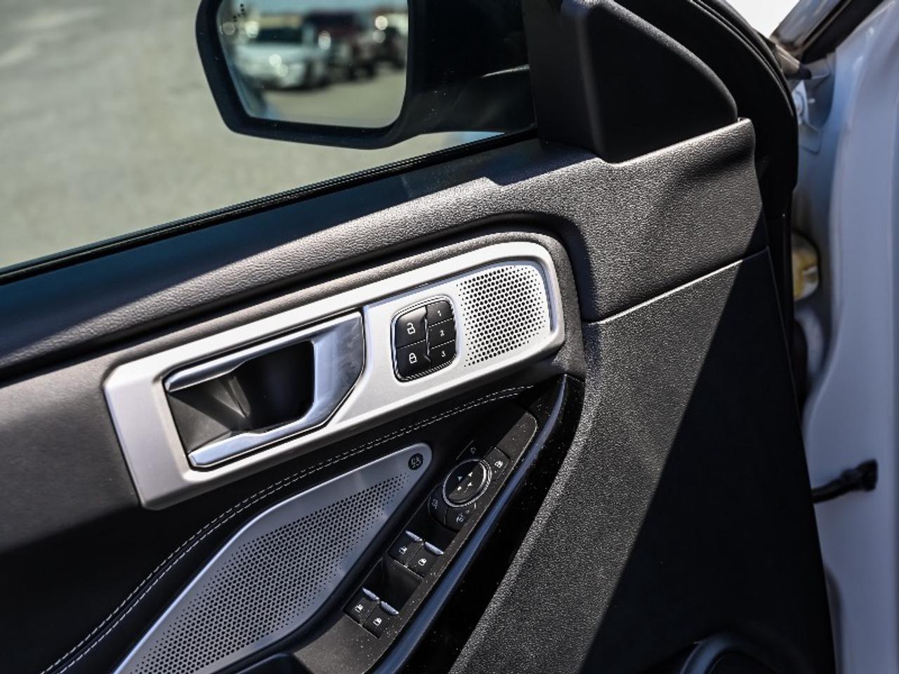2023 Ford Explorer ST Photo
