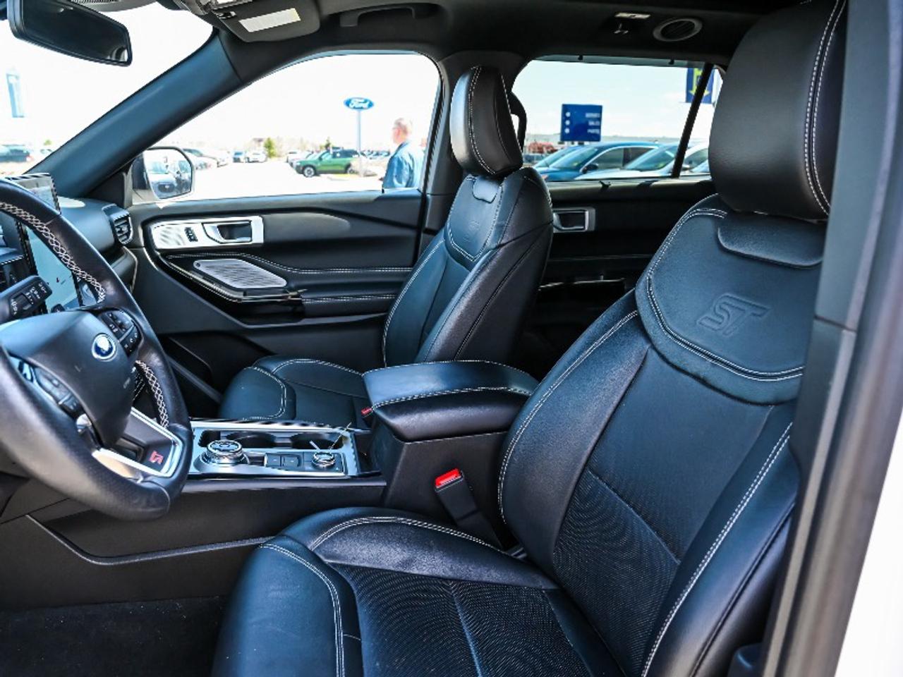 2023 Ford Explorer ST Photo