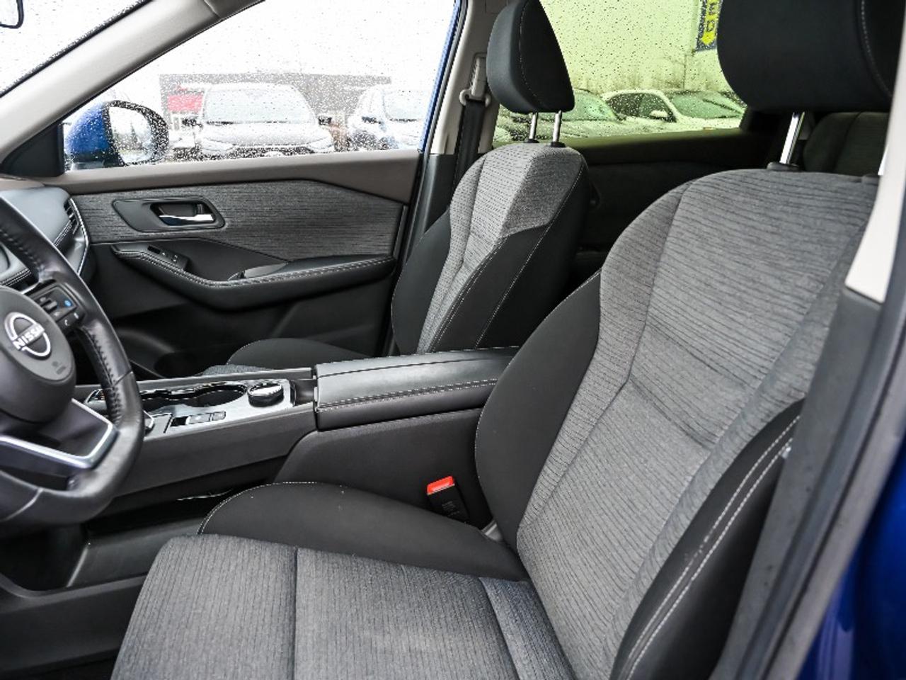2023 Nissan Rogue SV MOONROOF Photo