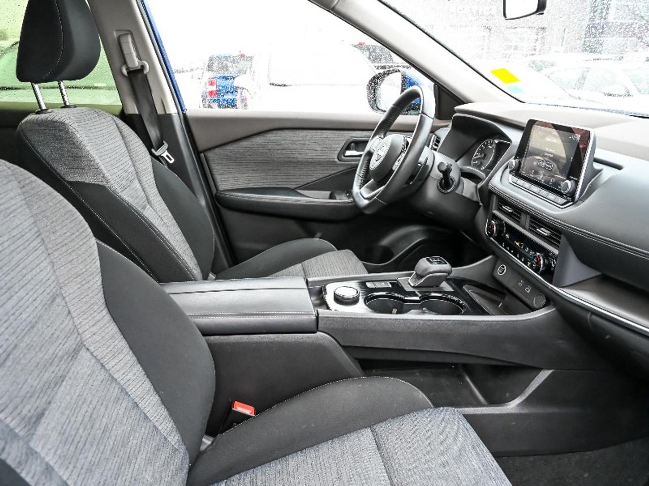 2023 Nissan Rogue SV MOONROOF Photo