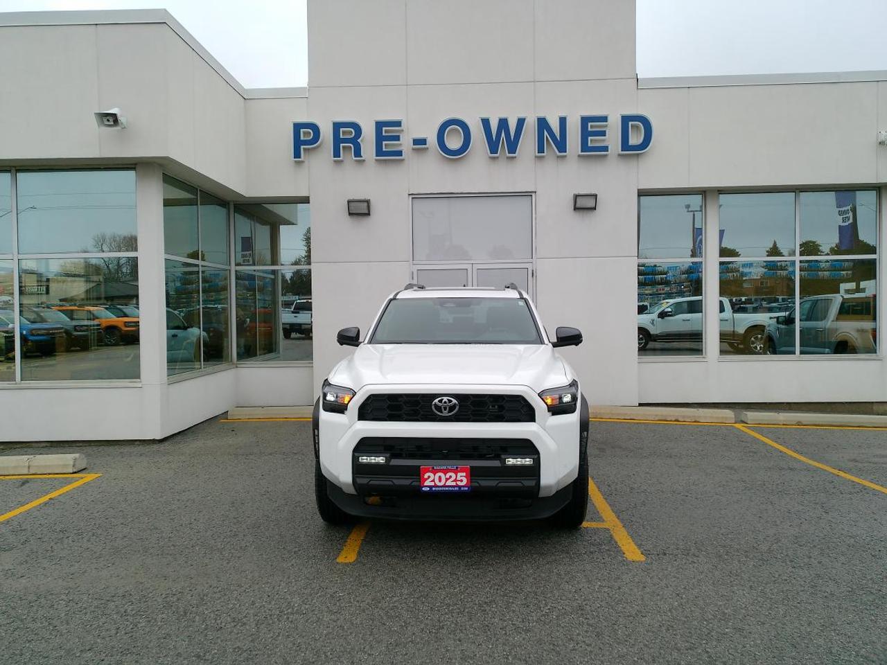 2025 Toyota 4Runner 4WD Photo2