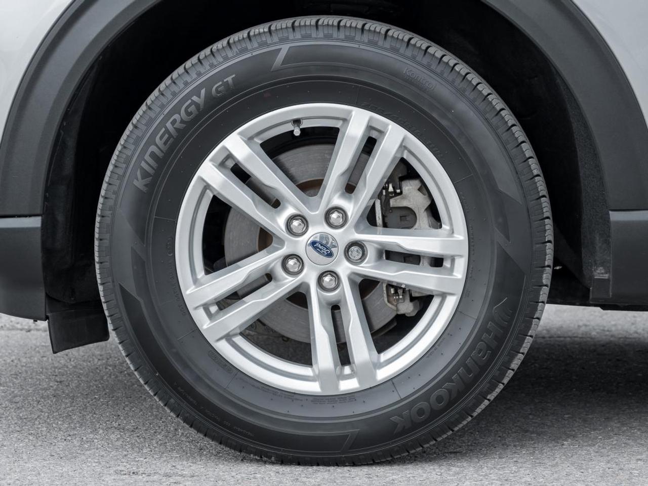 2023 Ford Explorer XLT Photo3