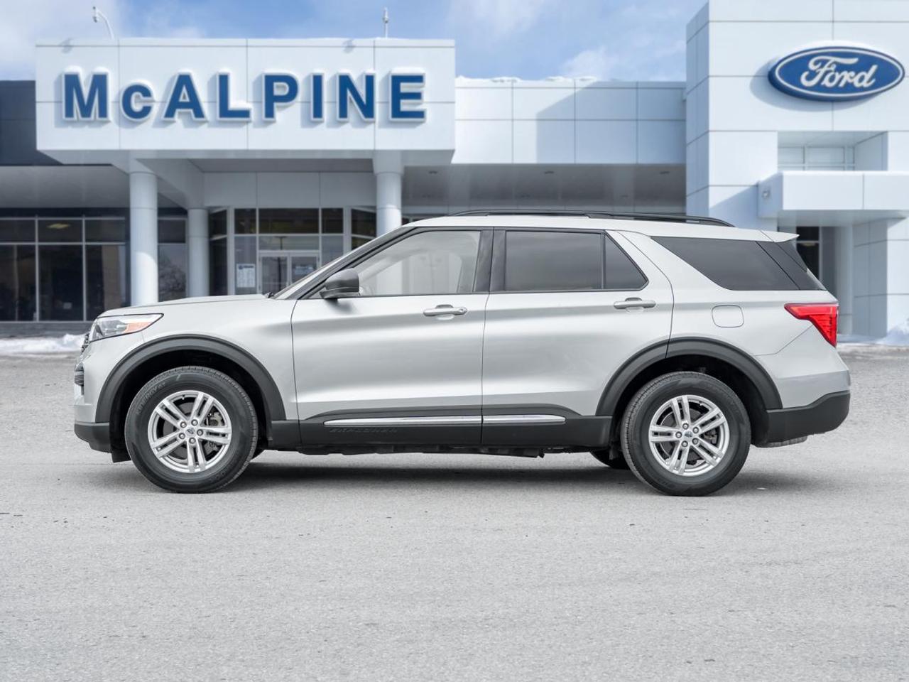 2023 Ford Explorer XLT Photo2