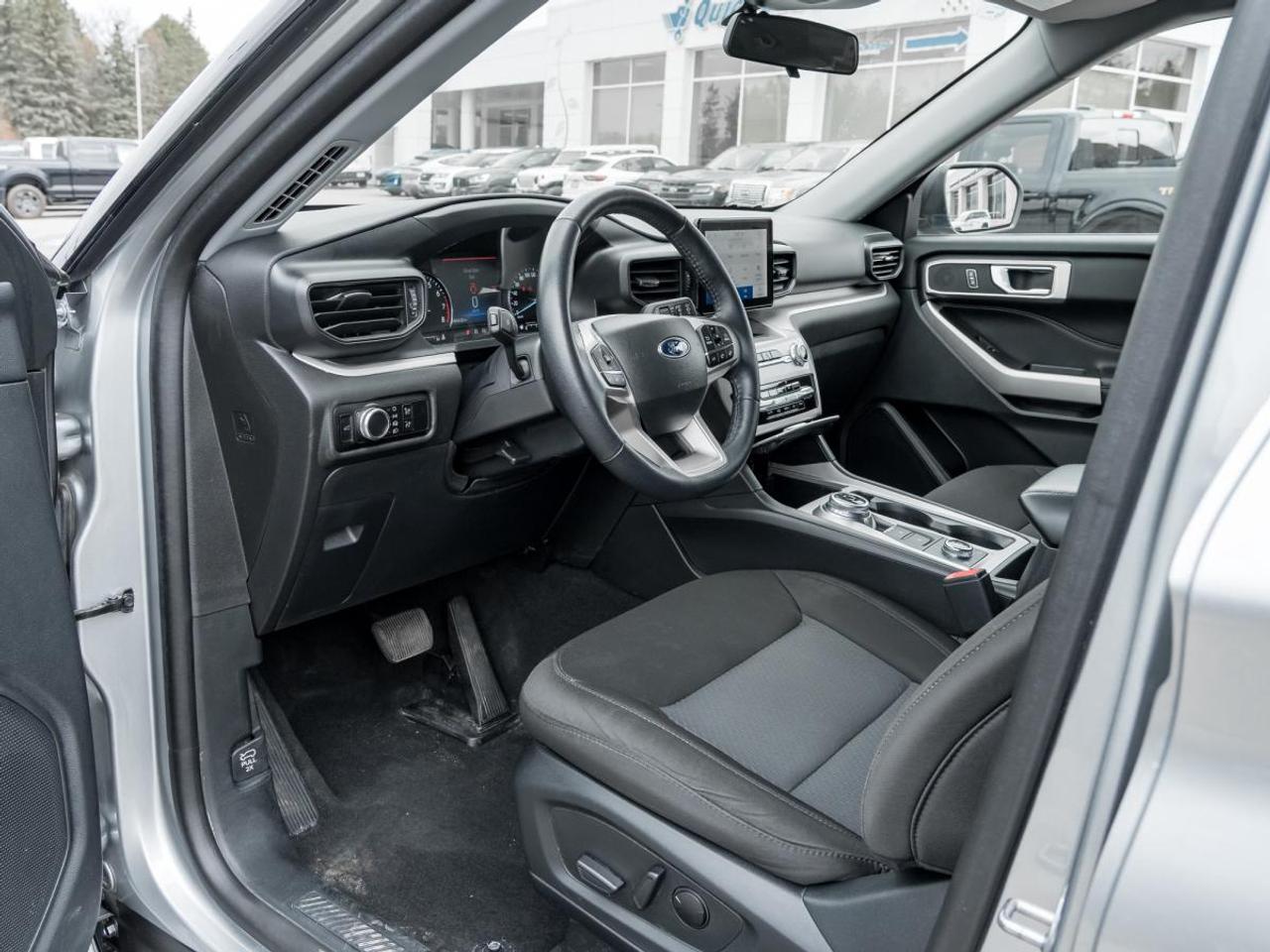 2023 Ford Explorer XLT Photo