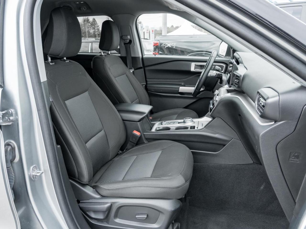 2023 Ford Explorer XLT Photo